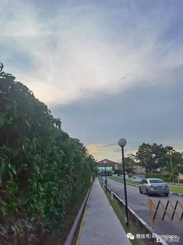 在新加坡看落霞云归，远眺柔佛海峡灯塔复明