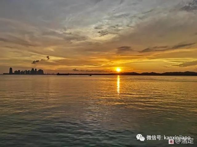 在新加坡看落霞云归，远眺柔佛海峡灯塔复明