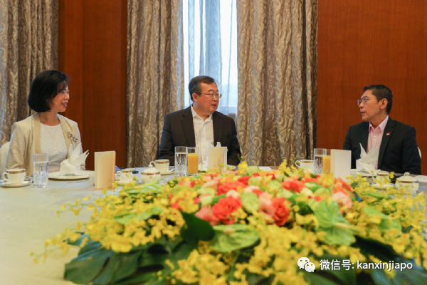 新冠疫情下，中共中聯部長訪問新加坡；網友問：是來談複航的嗎？