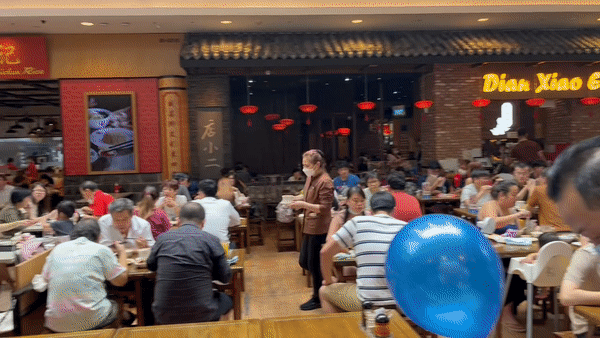 新加坡这波疫情更猛的在后面！7天暴增6万多，11天持续强阳，总统部长中招，全民发1500万ART