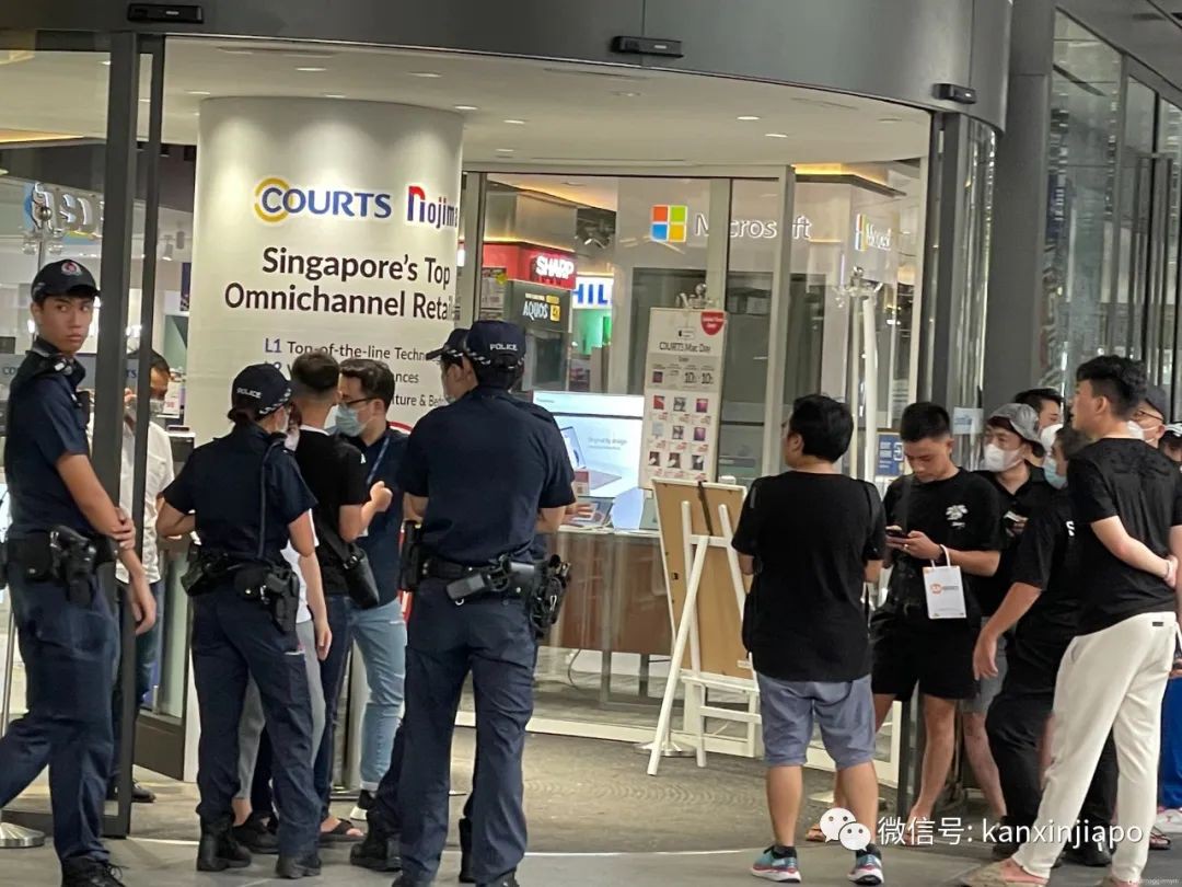 新加坡乌节路500人连夜排长龙抢iPhone!警方都出动了