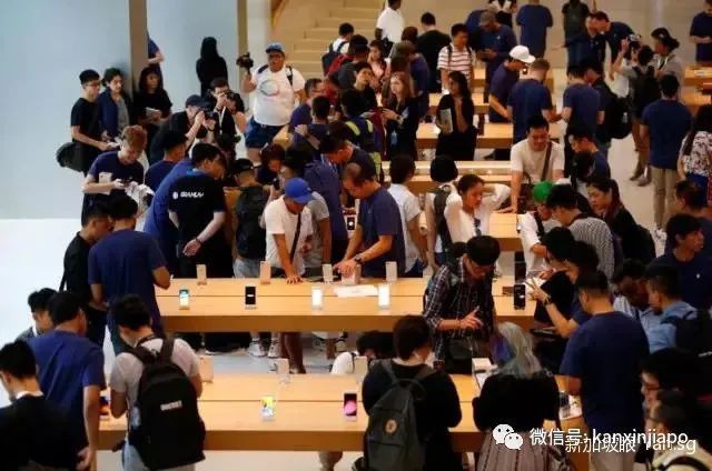 新加坡乌节路500人连夜排长龙抢iPhone！警方都出动了