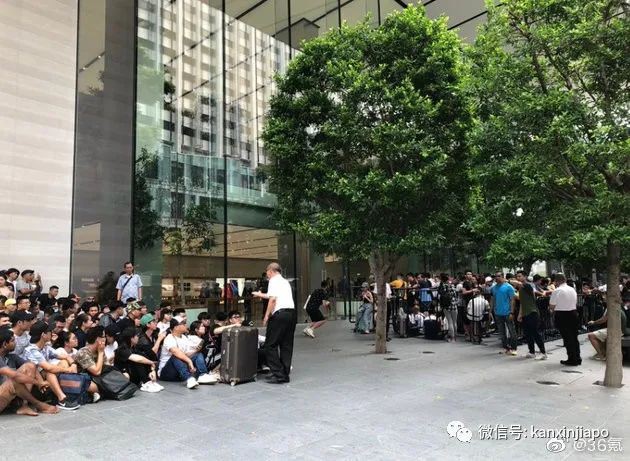新加坡乌节路500人连夜排长龙抢iPhone!警方都出动了
