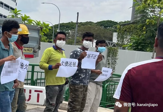 疑似被拖欠工资，新加坡外籍劳工举纸抗议、堵公司大门