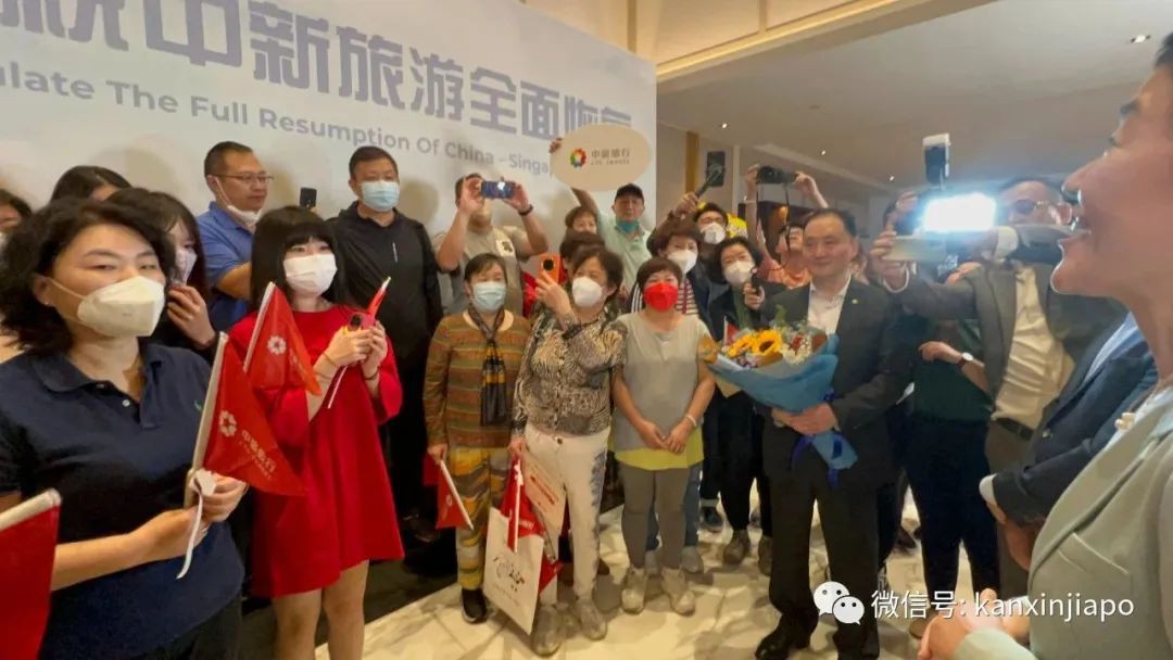 現場直擊！三年了，首批中國遊客抵達獅城，駐新大使親自接見；赴華航班再添三城