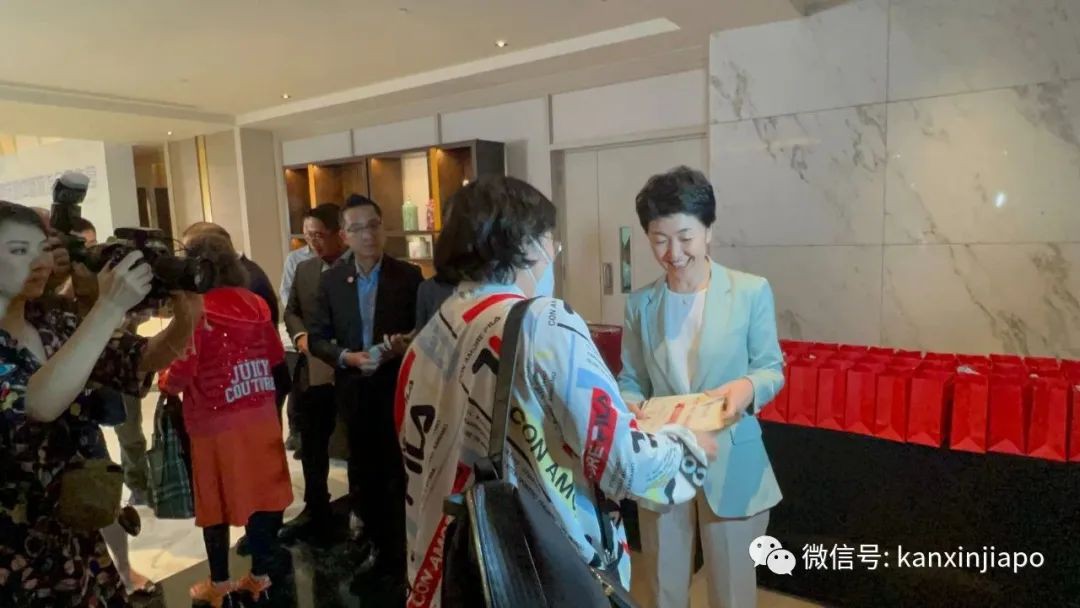現場直擊！三年了，首批中國遊客抵達獅城，駐新大使親自接見；赴華航班再添三城