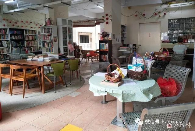 新加坡這一組屋樓下的圖書館，竟然是居民“湊”出來的！