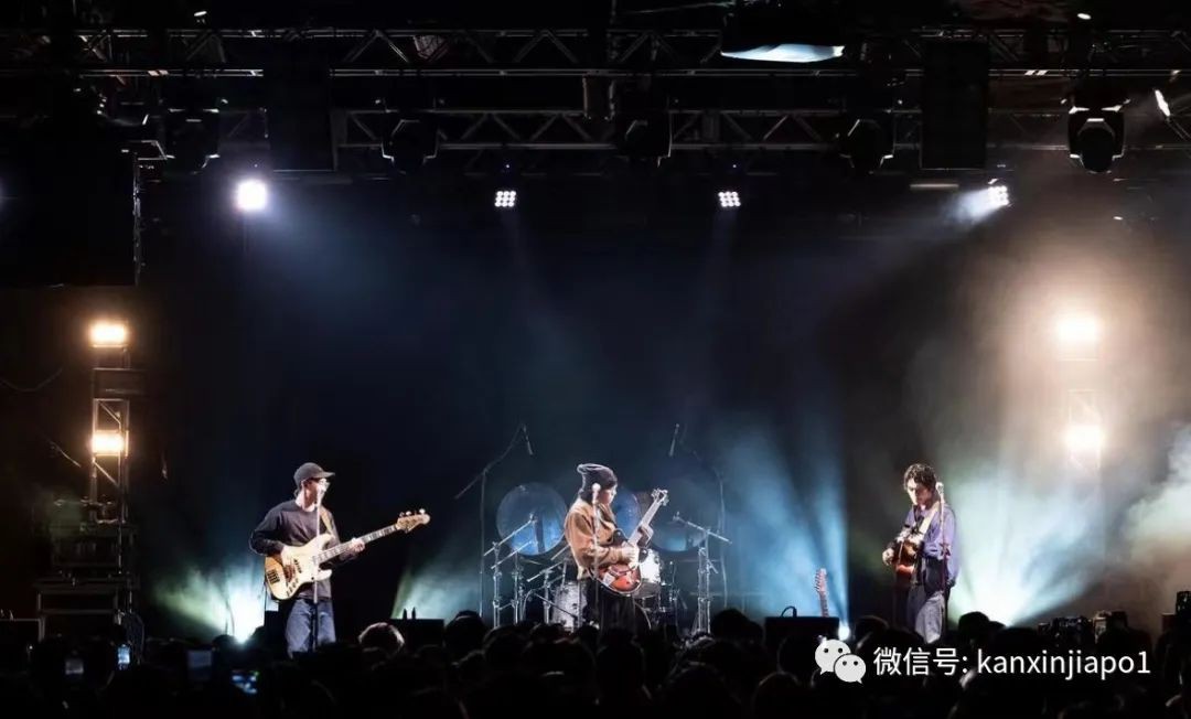 火遍《乐队的夏天》,民谣新秀椅子乐团终于来新加坡了!