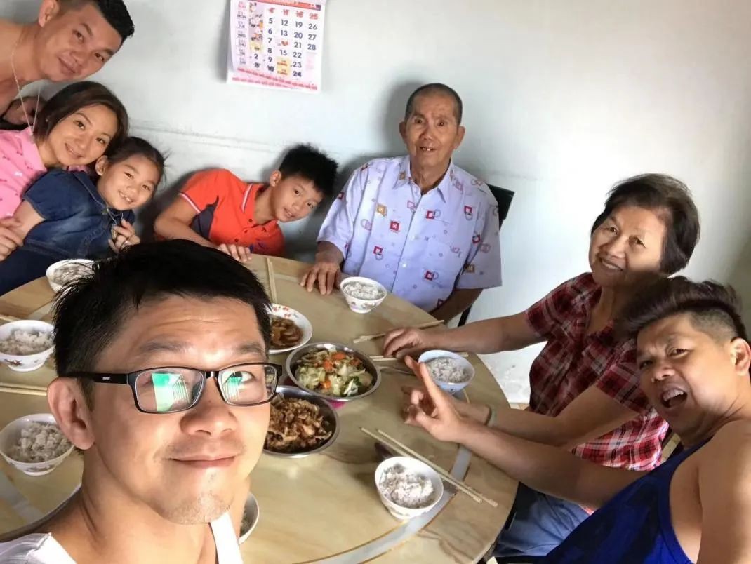新加坡创业难吗？12年餐馆被迫关闭换店，47岁老板：从未放弃餐饮梦想