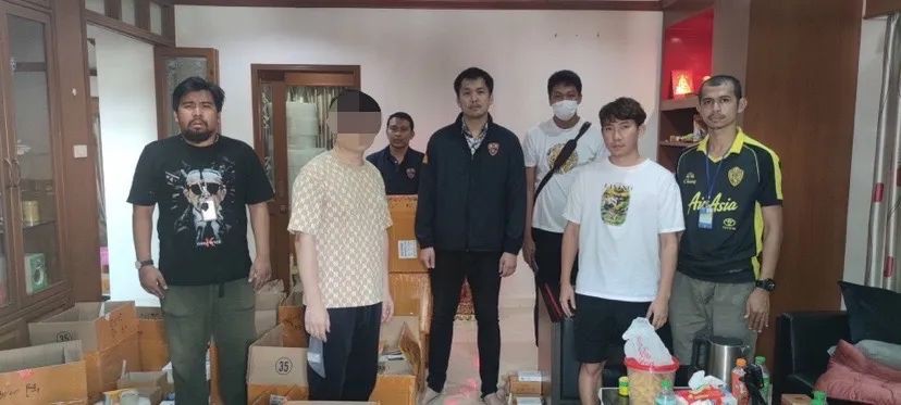 中国毒贩被取消签证后欲逃离泰国，在机场被捕