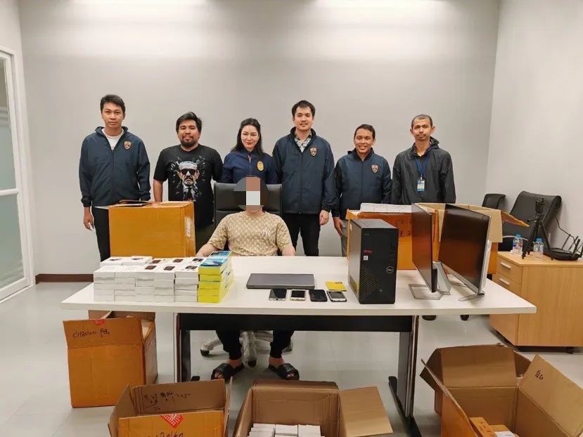 中国毒贩被取消签证后欲逃离泰国，在机场被捕