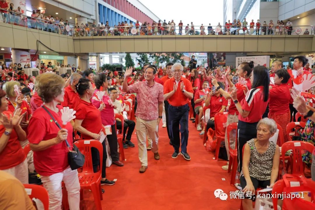 壮观!新加坡国庆节前夕,1800人齐聚大巴窑唱爱国歌曲
