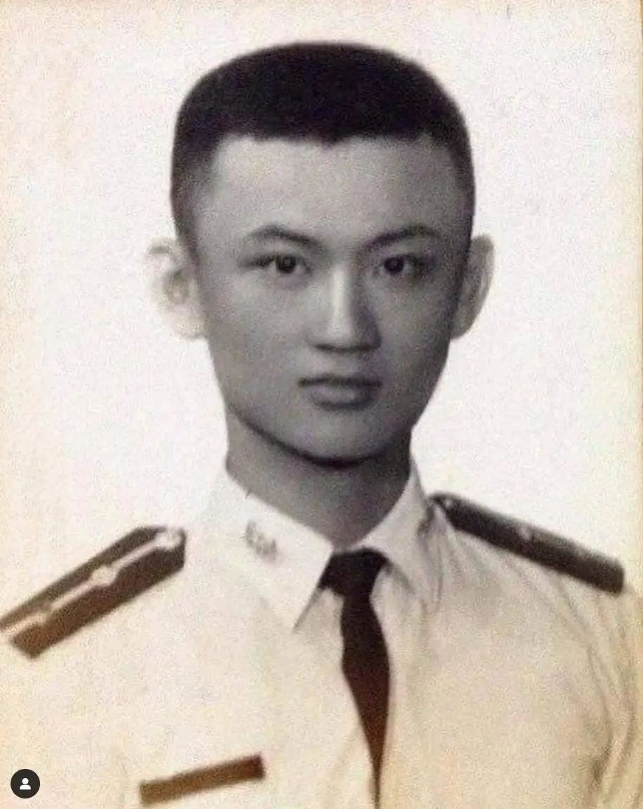 从新加坡起飞！流亡17年的前总理他信，大选前夕抵达泰国
