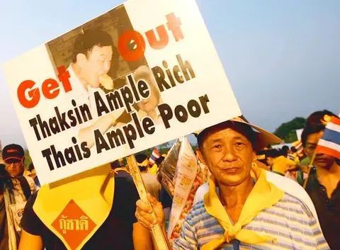 从新加坡起飞！流亡17年的前总理他信，大选前夕抵达泰国