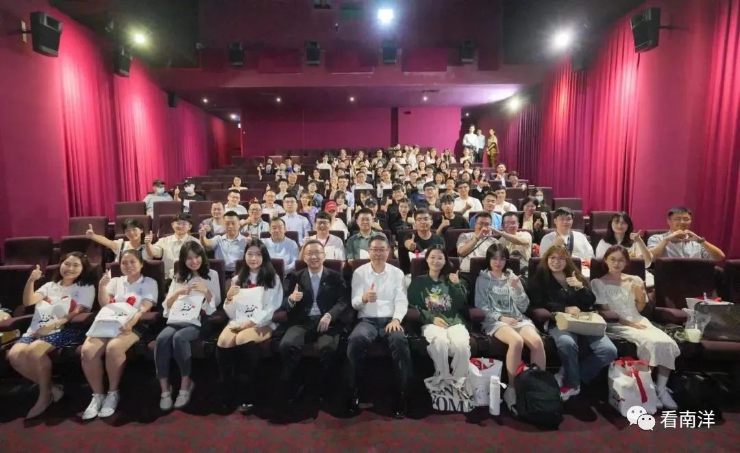 防诈骗出高招!中国驻新使馆请在新中国公民看《孤注一掷》