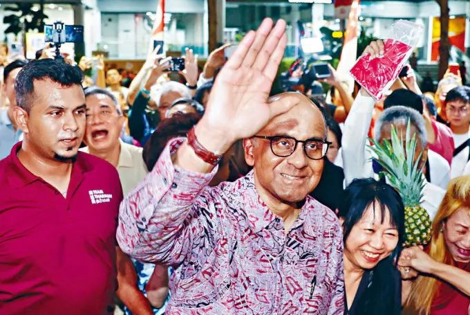 新加坡选出了印度裔总统,为了民族团结,华人付出了什么?