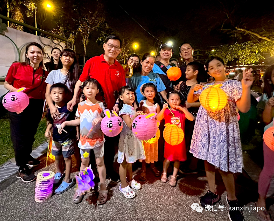 李显龙率领部长等领导祝你中秋快乐