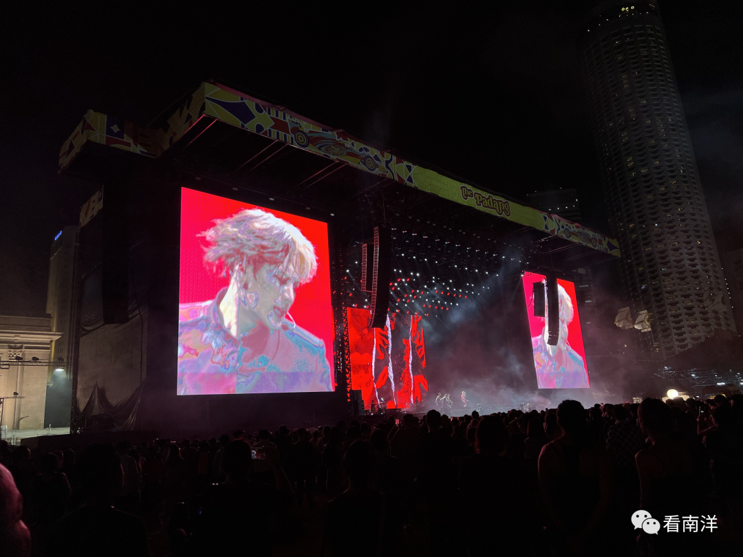 王嘉尔、Niki、Rich Brian...F1夜间演唱会嗨翻天！