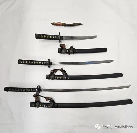 牛车水夜间冲突,多名男子持日本武士刀对峙