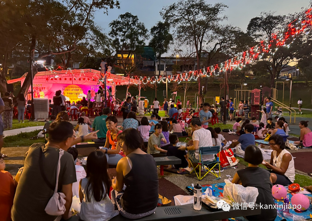 李显龙率领部长等领导祝你中秋快乐