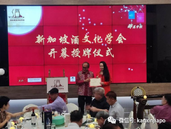 当美酒遇上文学......品酒、读书、诗朗诵，更有《桥洞里面看月亮》新书发布