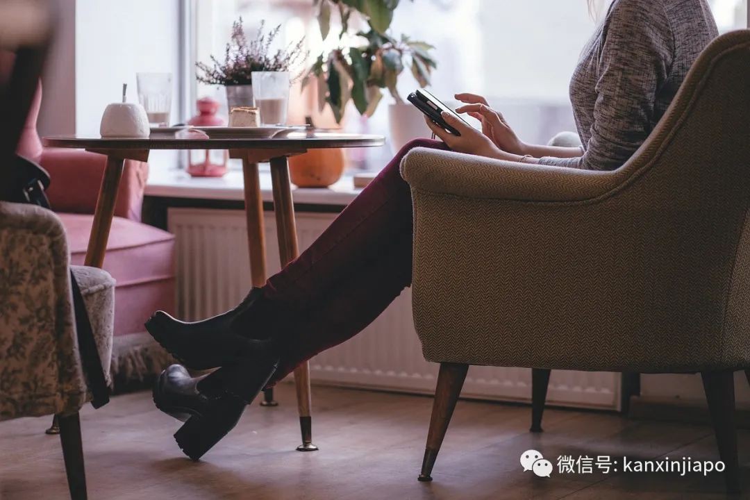 穿拖鞋短裤花衬衫在新加坡五星级酒店喝咖啡,身份居然是超级富豪