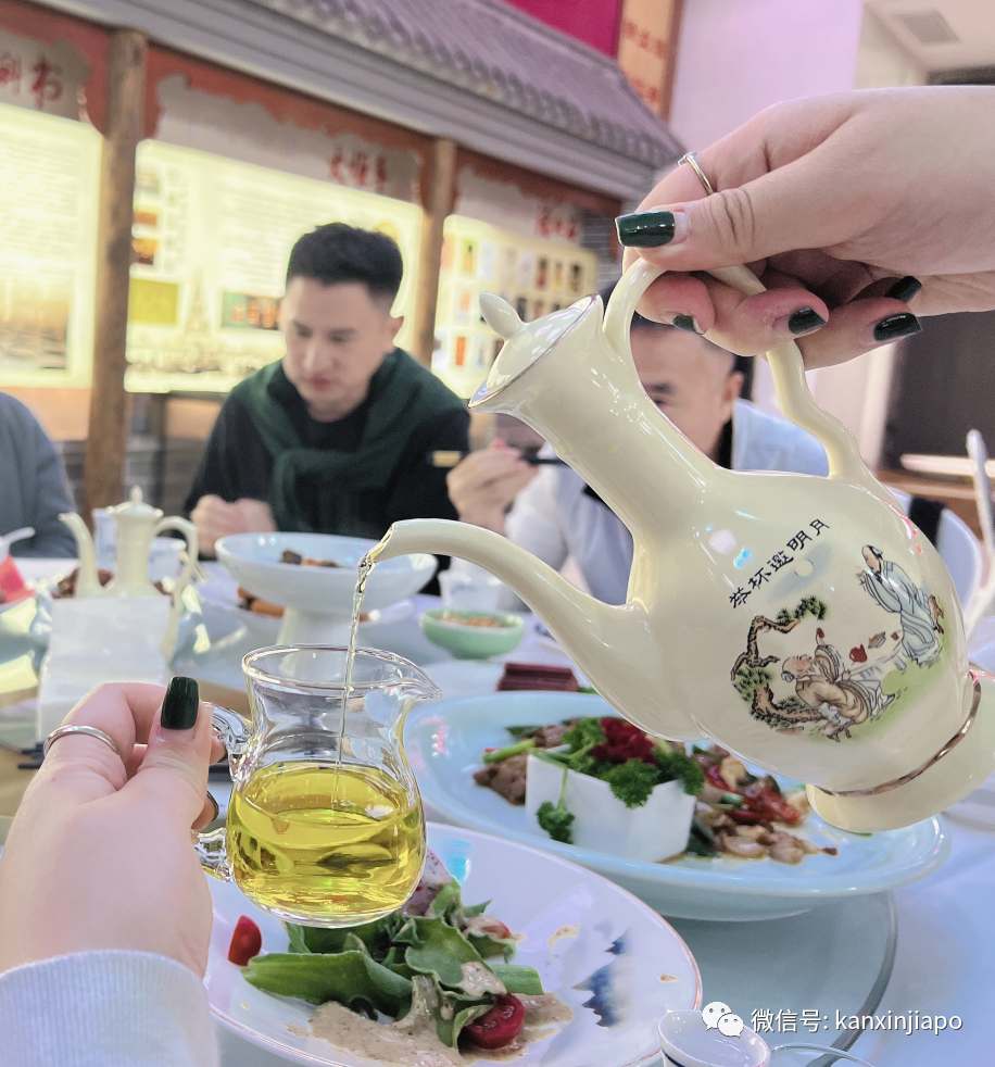 新加坡的“饮胜”响彻古城平遥,却丝毫不敢干扰五台山的清净
