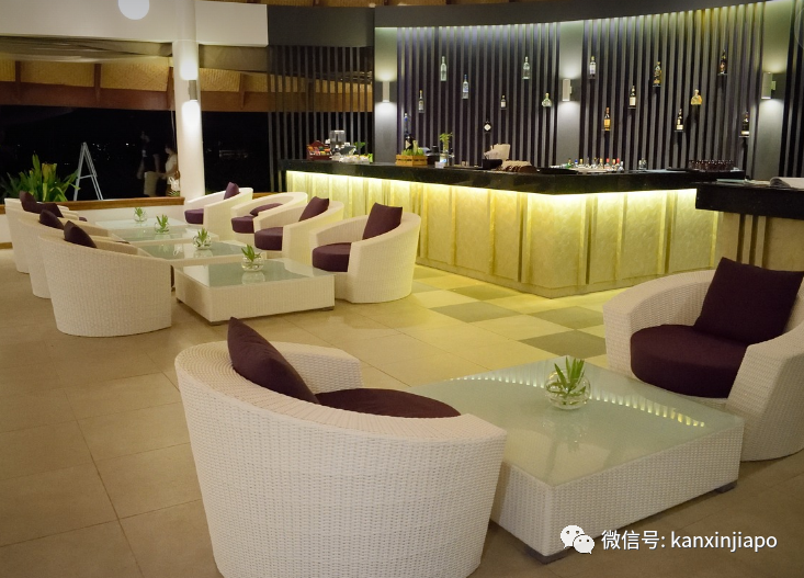 穿拖鞋短裤花衬衫在新加坡五星级酒店喝咖啡,身份居然是超级富豪