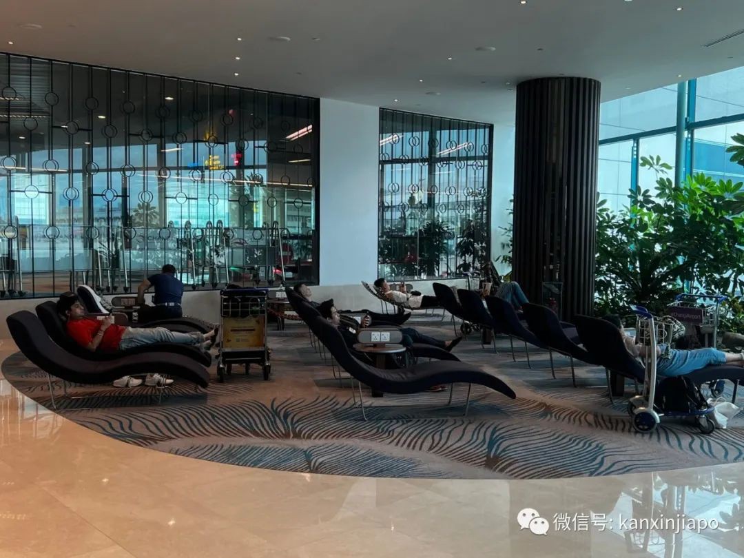 逛过樟宜机场重开的T2航站楼，才会发现的这些细节