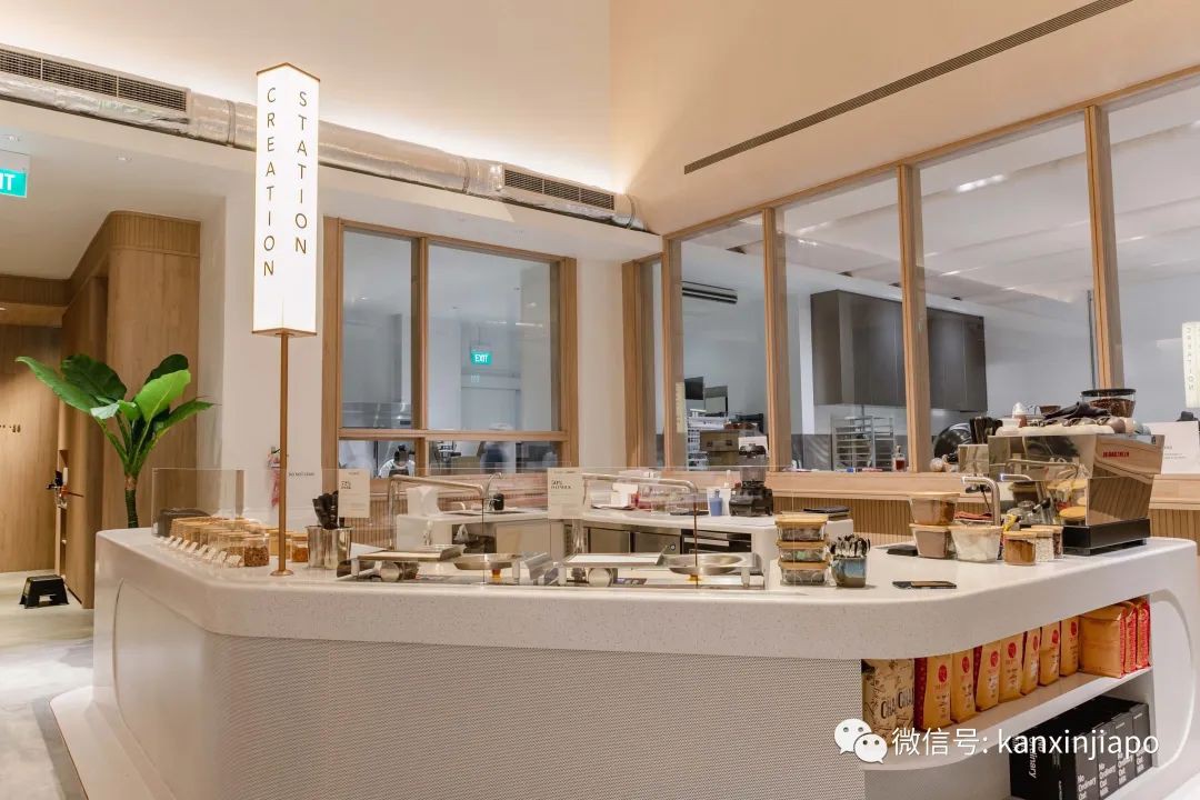 这间工坊可以自制巧克力圣诞树，有免费饮料还有各种礼盒等着你