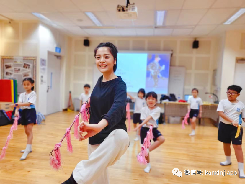 在新加坡,上台领奖的,不少都是中国新移民......