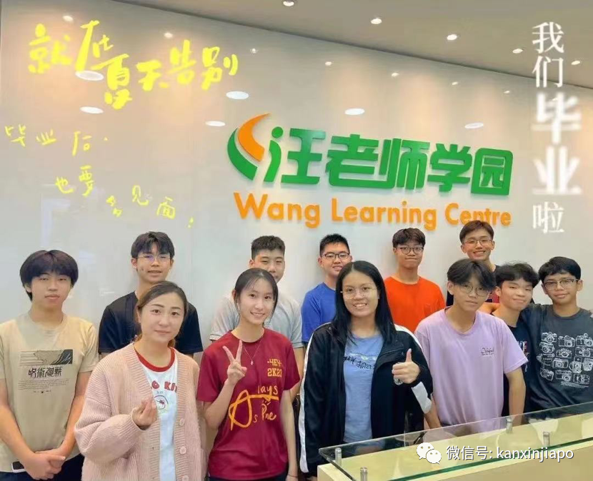 在新加坡,上台领奖的,不少都是中国新移民......