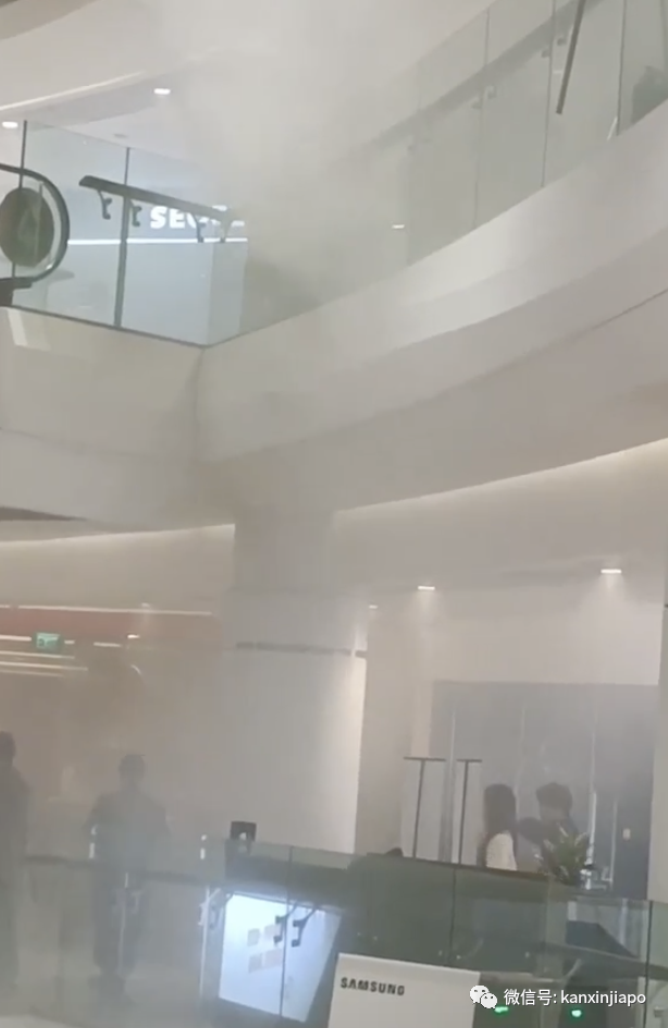 新加坡淡滨尼商场发生火灾！浓烟滚滚，顾客紧急撤离