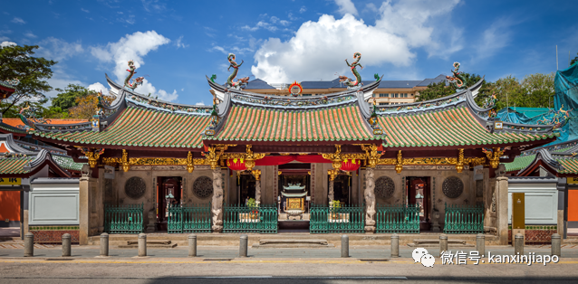 在新加坡，近两百年传统的华人古庙，却隐藏着这么多异域元素