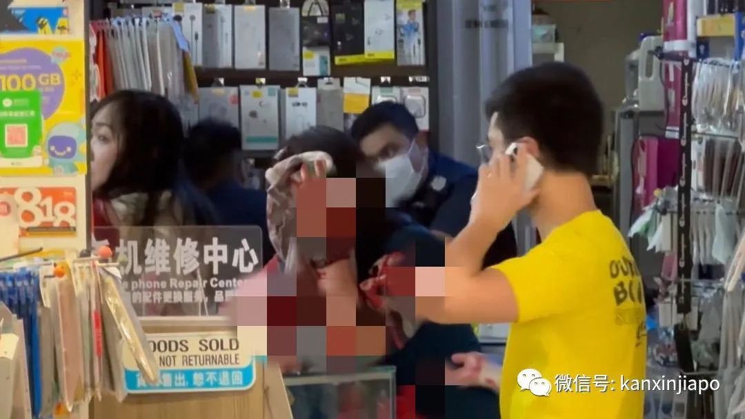 突发！新加坡六旬男子商场持刀砍人，4人浴血，大批警察持冲锋枪赶到，民众惊慌逃命