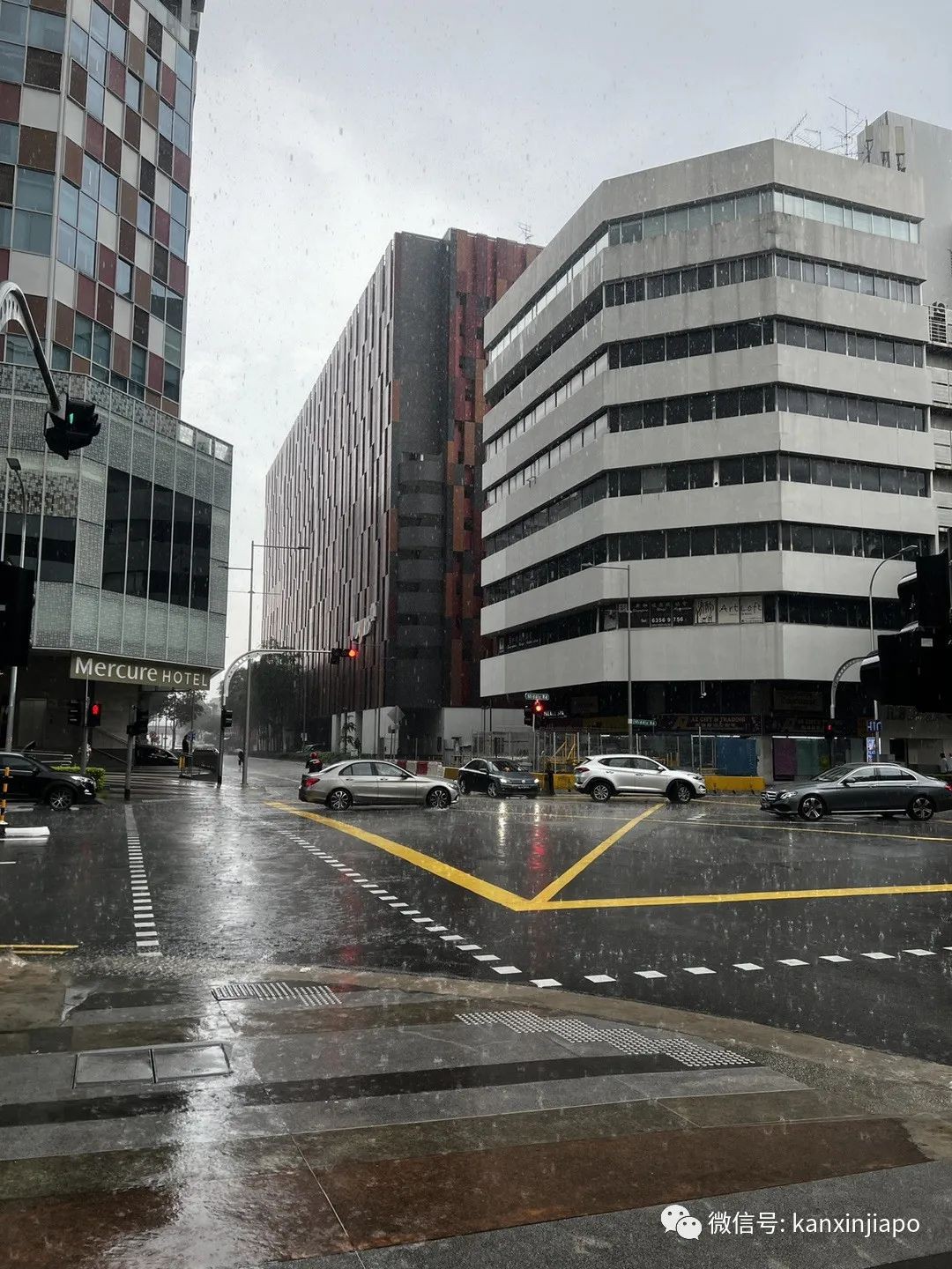 “上午晴空万里,下午疾风骤雨!”新加坡的雨已经下了半个月了,还将继续