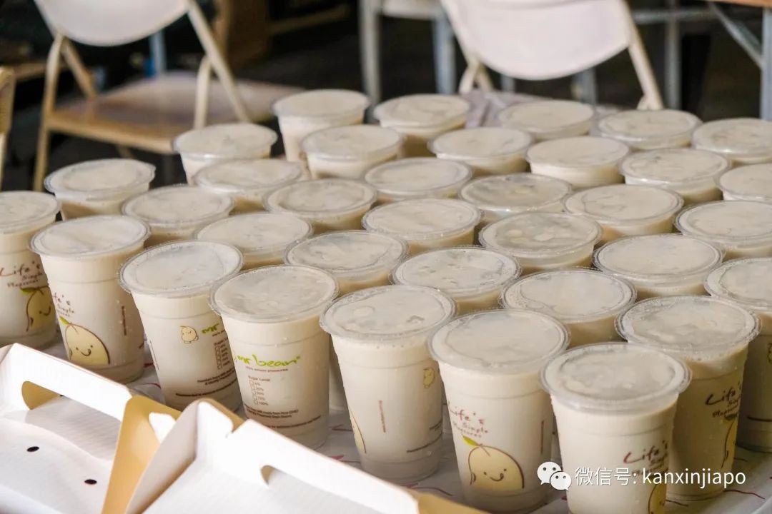 椰子水、豆浆、果汁...新加坡这些人气冰饮挑花眼