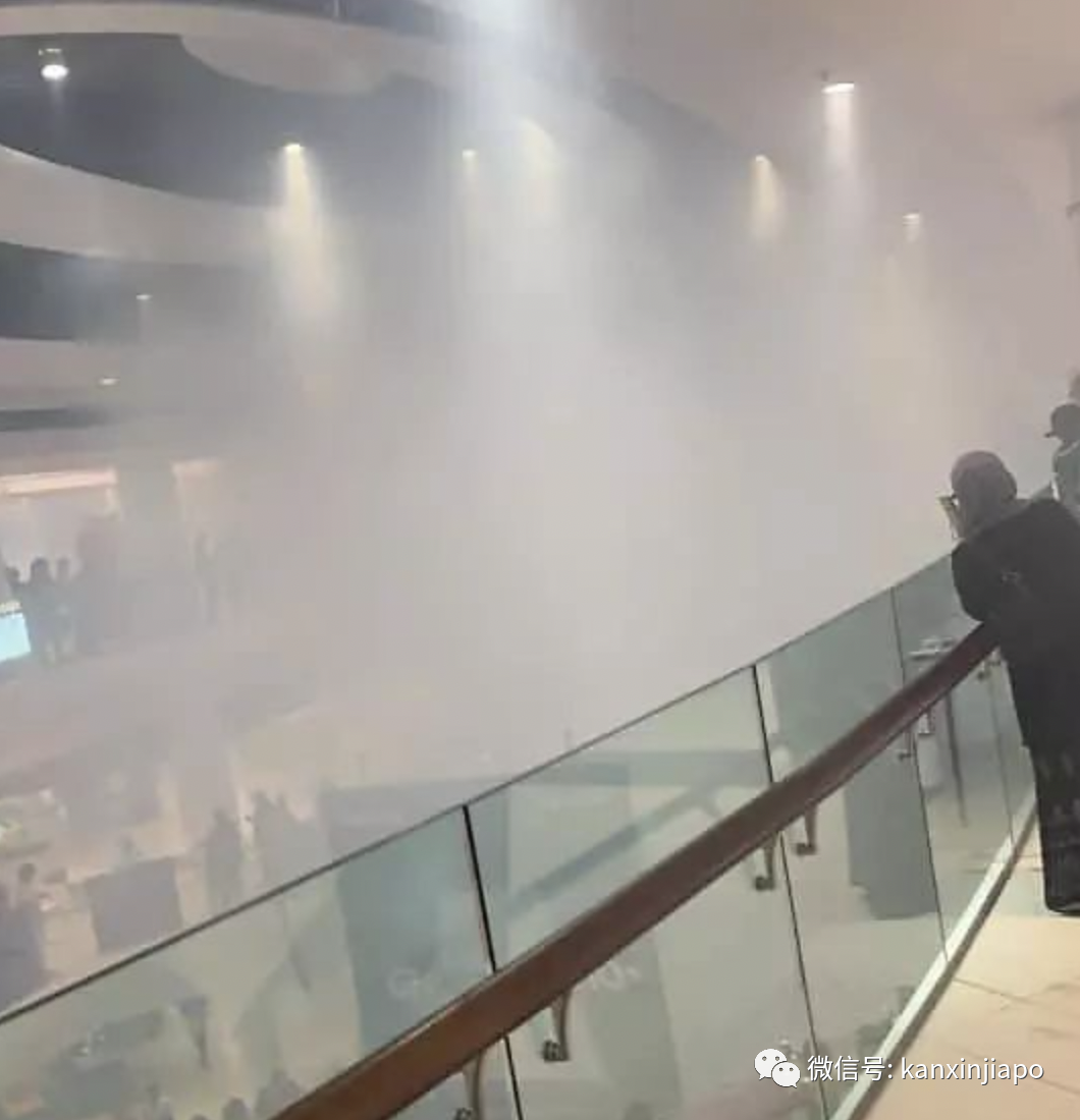 新加坡淡滨尼商场发生火灾！浓烟滚滚，顾客紧急撤离