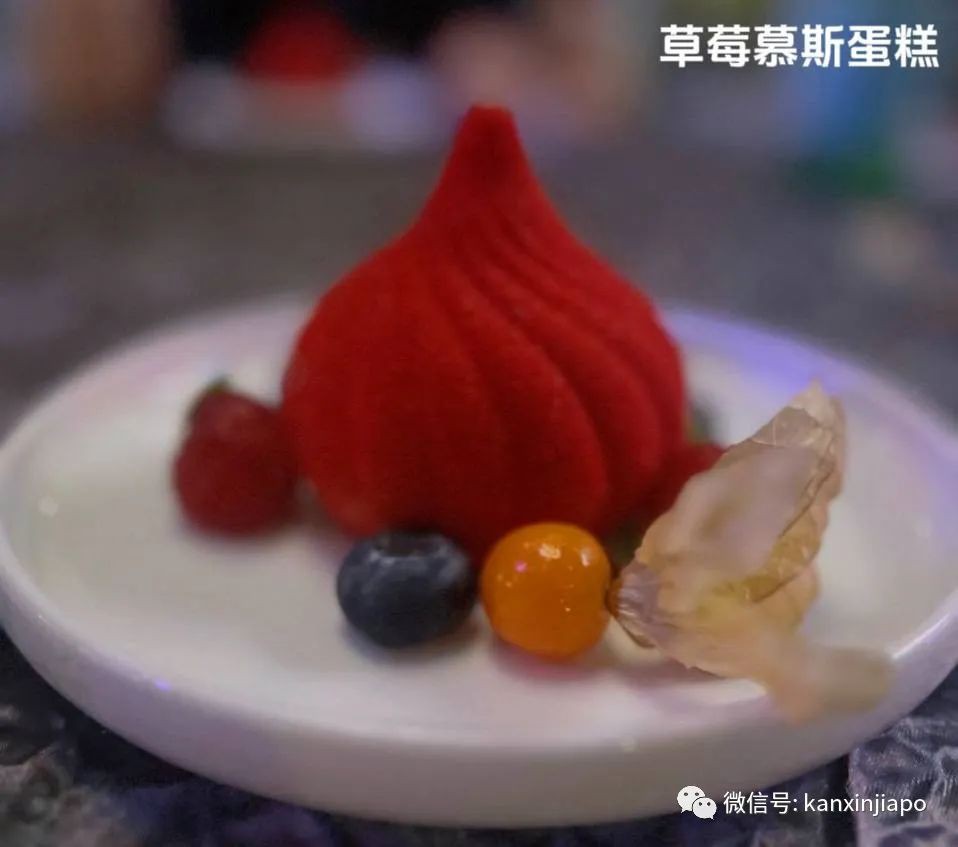 带喜欢的人去摩天轮吃晚餐,新加坡的繁华在她眼里点亮星辰
