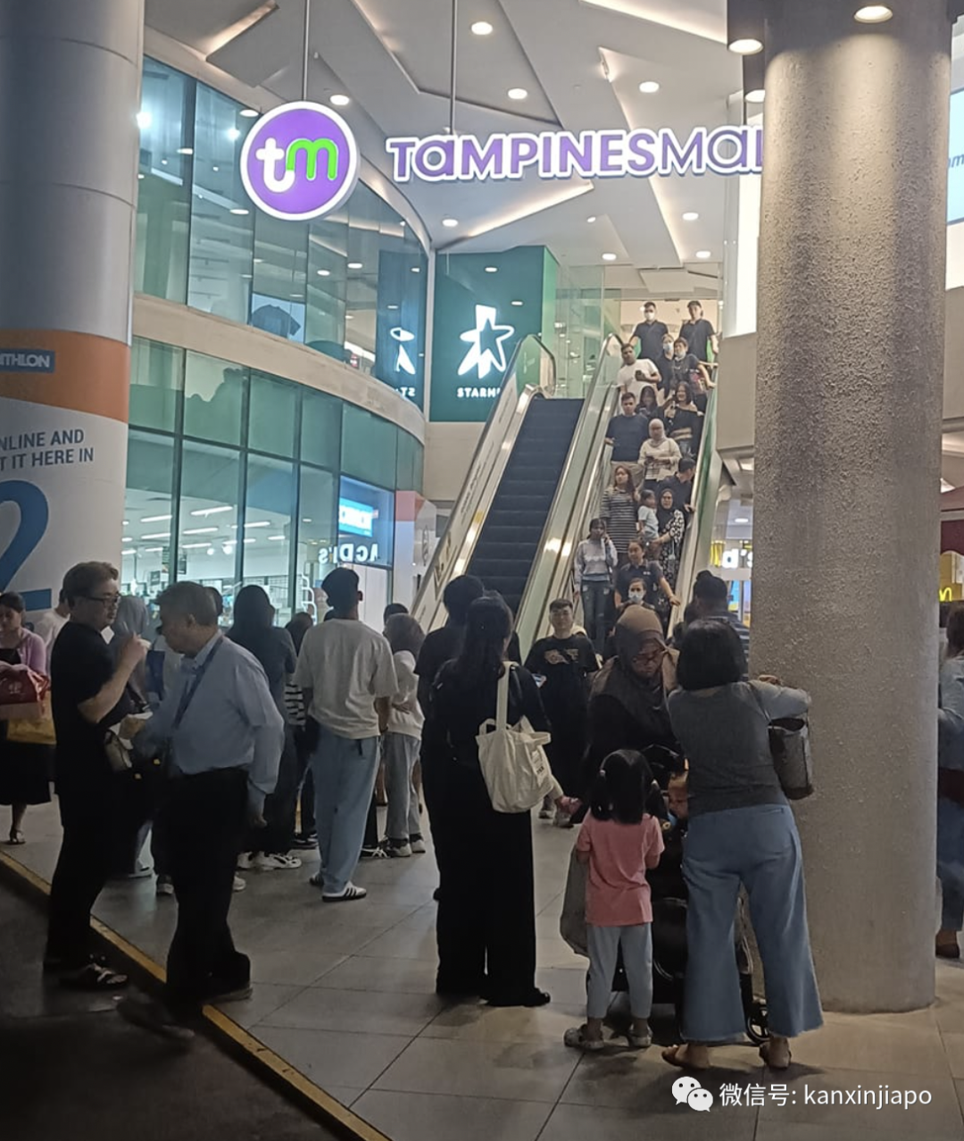 新加坡淡滨尼商场发生火灾！浓烟滚滚，顾客紧急撤离