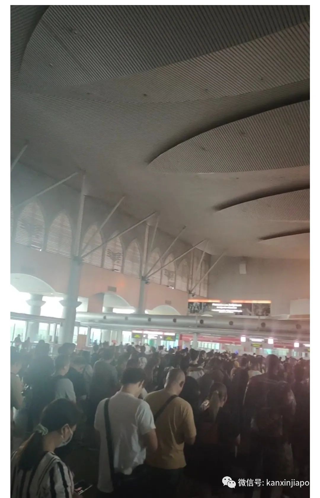 “花了2块6从新加坡去马来西亚,入境处挤爆了",大使馆公布入境卡最新要求