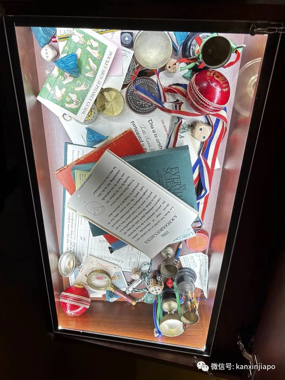 参观完李光耀纪念展，孩子说希望自己在新加坡有一个光明的未来