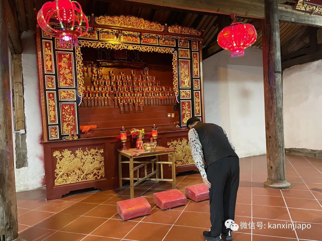 新加坡餐饮界大佬到中国莆田寻根问祖,在族谱上已是第41代