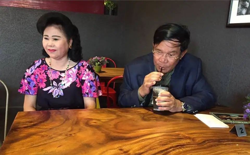 降温穿棉袄继续喝冰!柬埔寨人吃冰的热情降不了一点!