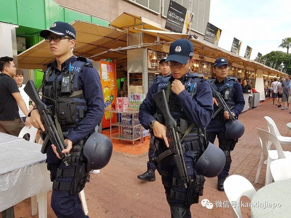 突发！新加坡六旬男子商场持刀砍人，4人浴血，大批警察持冲锋枪赶到，民众惊慌逃命