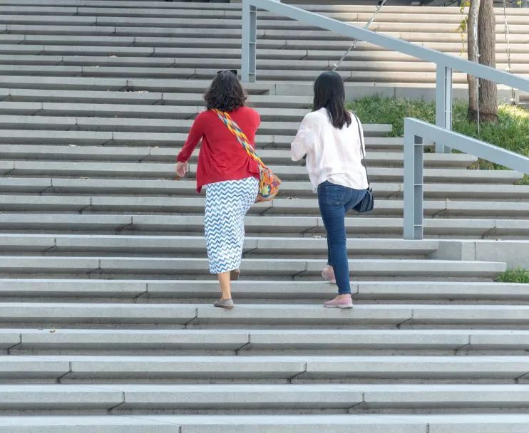 你知道吗，这些你常做的事情会导致膝盖“未老先衰”