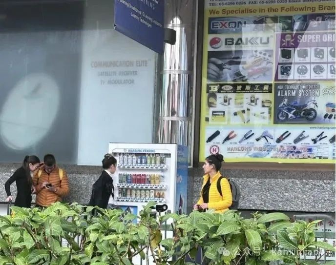 早上7点天还是黑的！没想到在新加坡被冻得瑟瑟发抖
