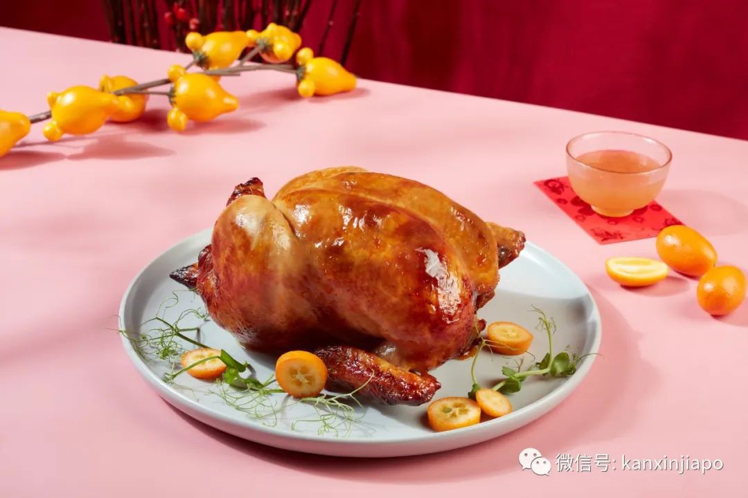 新加坡年夜饭除了必备盆菜，烤肉、火锅、自助餐也能有满满年味