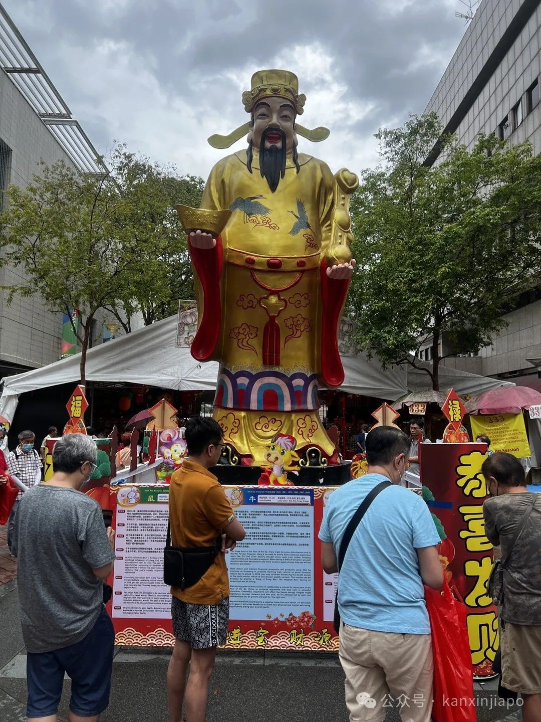 新加坡“含龙量”飙升,滨海湾巨龙霸气威武,全岛年味浓浓