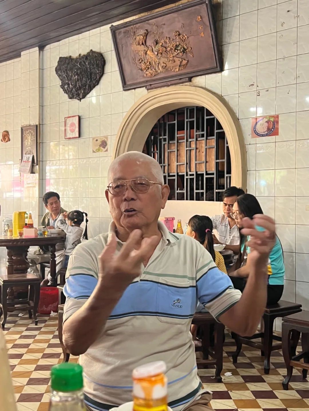 两代移民不忘根本，87岁柬埔寨老人致敬中华民族情怀